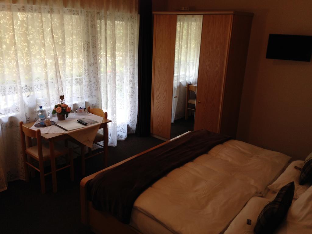 Mosel-Pension Gaestehaus Christiane, Brodenbach Room photo